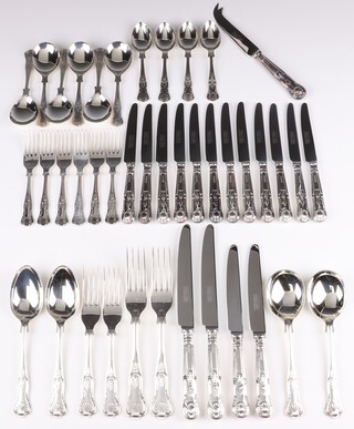 A 41 piece matched silver canteen of Queens Pattern flatware of mixed dates, to include 2 soup spoons, 2 table spoons, 2 dinner forks, 2 pudding forks, 4 tea spoons, 6 cake forks, 2 silver handled dinner knives, 2 medium sized knives, 12 tea knives and a cheese knife, Sheffield 1993, 1994, 1995, 1996 and 1997, maker United Cutlers, weighable silver 1216 grams, the knives including weighted handles 944 grams 