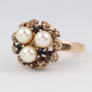 A 9ct yellow gold sapphire and cultured pearl cluster ring, sapphires each approx. 0.01ct, size H, 4.6 grams