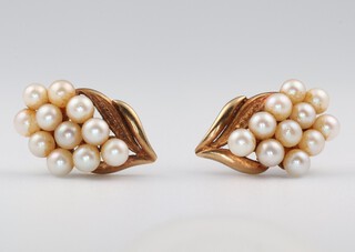 A pair of 9ct yellow gold cultured seed pearl ear studs, 15mm, 3.2 grams 