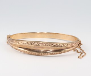 A 9ct hollow gold bracelet, 9.7 grams 