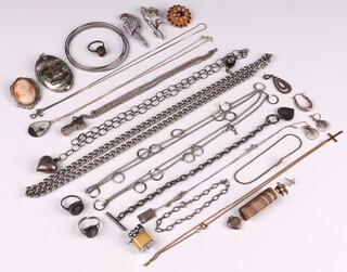 A quantity of silver and other items of costume jewellery 