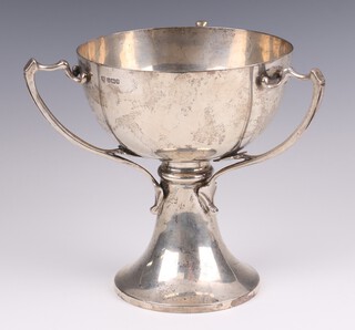 An Edwardian silver 3 handled loving cup on a waisted base, Sheffield 1903, maker Hawksworth Eyre & Co. Ltd., 458 grams 
