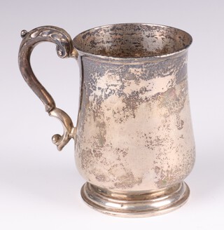 A silver tankard of baluster form Birmingham 1944, marks rubbed, 124 grams 