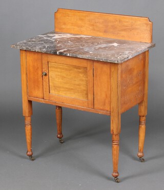 An Edwardian oak wash stand with raised back and grey veined marble top, the base with cupboard enclosed a by panelled door on turned supports 92cm h x 76cm w x 46cm d 