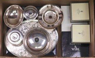 An oval silver plated tray, a silver plated muffin dish, 2 circular jars and covers and a small collection of plated items 