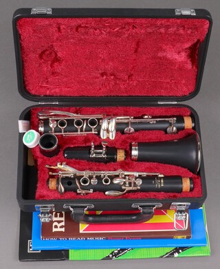 A Yamaha clarinet, as new and boxed together with various teach yourself clarinet books 