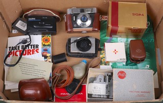 A small collection of cameras and accessories to include a Voigtlander Vito CV together with a Canon Ixus Z70, a light meter and a filter 