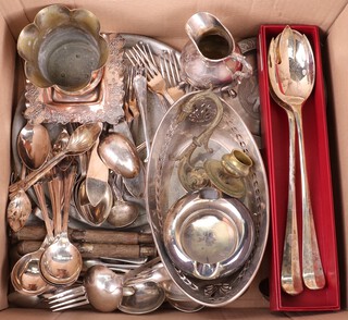 A pair of rat tail silver plated salad servers and other items of silver plate