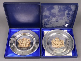 A 1980 limited edition English pewter and gilt metal plate to commemorate The Queen Mother's 80th birthday 1900-1980 and 1 other to commemorate the Royal Wedding 24cm, boxed 