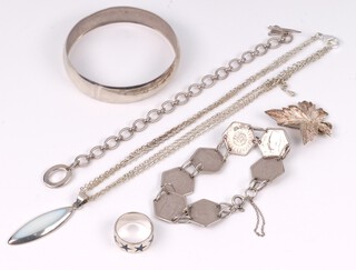 A silver belcher link bracelet 19cm, a silver pendant hung on fine silver chain and other items of costume jewellery 