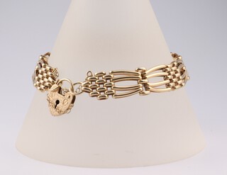 A 9ct yellow gold gate bracelet with a 9ct gold heart shaped padlock, 16cm, 16.8 grams  