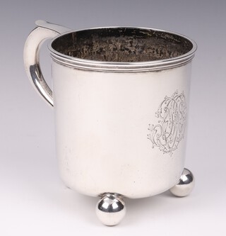 A Victorian silver christening tankard on bun feet, engraved monogram and inscription to base, London 1888, by William Evans, 217 grams 
