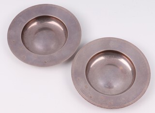 A pair of silver 925 Armada dishes with Sheffield millennium hallmark by Carrs of Sheffield, 12cm, 211 grams 