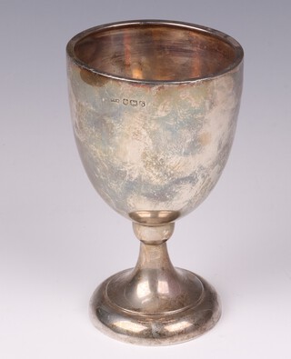 A silver goblet Sheffield 1934 by Walker & Hall, 196 grams 