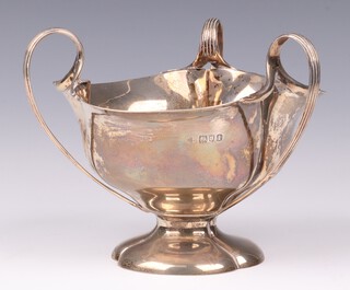 An Edwardian circular silver 3 handled bowl, London 1904 by Horace Woodward and Company, 514 grams 