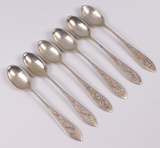 A set of 6 Continental silver tea spoons marked 800, 158 grams 