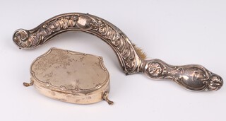 An Edwardian shaped silver trinket box with hinged lid Chester 1908 by George Nathan & Ridley Hayes, 72 grams (hinge is broken), together with an embossed silver backed table brush 