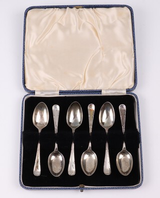 A set of 6 silver coffee spoons, Sheffield 1938 by Cooper Brothers, cased, 58 grams 