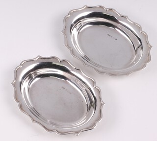 A pair of oval silver dishes Birmingham 1966, 13cm x 10cm, 91 grams 