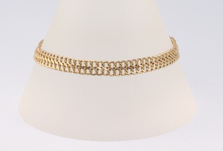 A 9ct yellow gold double curb flat link bracelet, 19cm, 3.4 grams 
