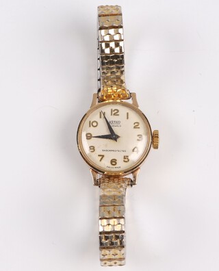A lady's Kered wristwatch contained in a 9ct gold case with gilt metal bracelet, the watch back 1.5 grams 