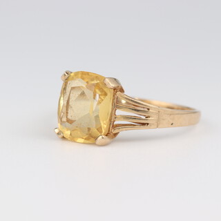 A 9ct yellow gold dress ring set a smoky quartz, size P, 1.9