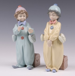 A pair of Lladro figures - Pierrot in Love 5278 and Pierrot Rehearsing 6259, 17cm