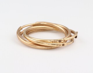 Two pairs of 9ct yellow gold hoop earrings 0.9 grams 