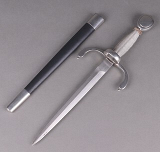 Hamwei, a reproduction 17th Century style dagger with 26cm blade 