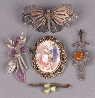 A pierced filigree brooch in the form of a butterfly, 1 other of a leaf, a brooch set hardstone and 2 other brooches 