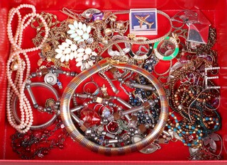 A collection of costume jewellery 