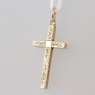 A 9ct yellow gold engraved cross, 4 grams