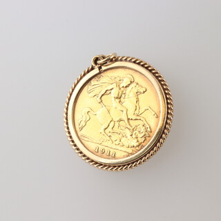 A George V 1911 half sovereign in a gold pendant mount, 5.1 grams gross 