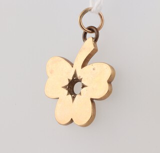 A 9ct yellow gold shamrock pendant (missing a stone), 4 grams 
