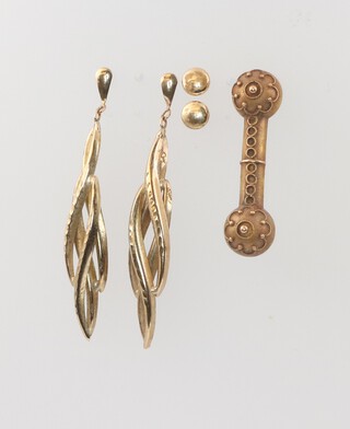 A pair of 9ct pierced gold earrings 0.9 grams, a pair of 9ct gold ear studs 0.2 grams and a 9ct gold brooch 1.8 grams 