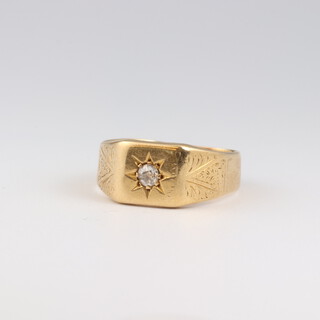 A gentleman's Edwardian 18ct yellow signet ring set a diamond approx. 0.15ct, size Q, 7 grams 