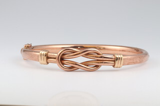 A Continental hollow yellow gold, testing as 9ct, bracelet decorated a "lovers knot", 12.2 grams 