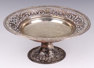 An Edwardian circular pierced silver pedestal bowl Sheffield 1901 by Walker & Hall, 608 grams 