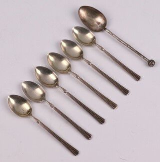 Six silver coffee spoons Birmingham 1939 by Turner & Simpson, together with a silver teaspoon 77 grams 
