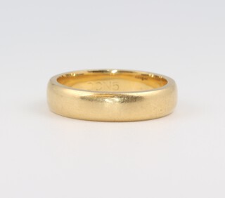 An 18ct yellow plain gold wedding band, size N, 6.4 grams