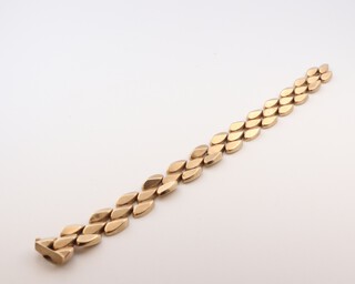 An Italian yellow gold, testing as 9ct, bracelet, 17cm, 10.6 grams 
