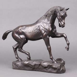 A bronzed figure of a walking horse, after B Elton, 33cm h x 27cm w 