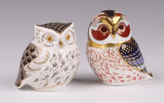 A Royal Crown Derby Imari pattern paperweight - Tawny Owl MMIX with gold stopper together with 1 other Little Grey Owl MMXIII with gold stopper 8cm 