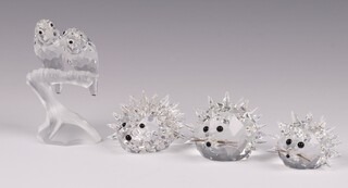 A Swarovski Crystal figure of 2 parakeets SCS87MS 10cm and 3 graduated figures of hedgehogs 7cm, 6cm and 5cm 