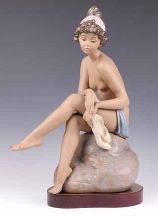 A Lladro Gres finished figurine "Jealous Friend" 2187 33cm 