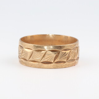 A 9ct yellow gold engraved wedding band, size V 1/2, 5.6 grams 