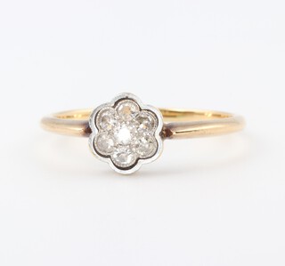 An 18ct yellow gold 7 stone diamond cluster ring, size P, 2.3 grams  