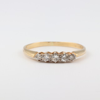An 18ct yellow gold 5 stone diamond ring, size S 1/2, 2.4 grams