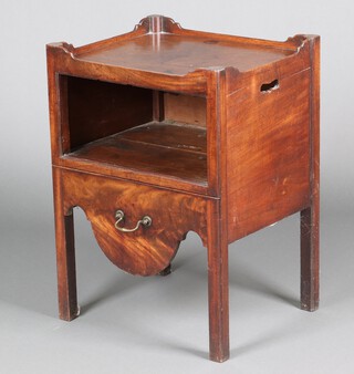 A Georgian mahogany tray top commode with recess above drawer, complete with liner raised on splayed supports 79cm h x 57cm w x 48cm d 