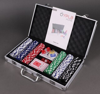 A Oypla Home Poker set, cased